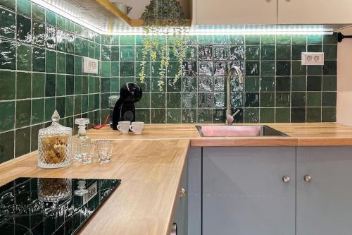 Central old Town house with jacuzzi and yard,4ppl