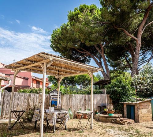 Jardin de l'établissement 15 minutes walk to the beach - Casa Oikia
