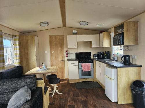 a small kitchen and living room of a caravan at Ose's Cottage in Banks
