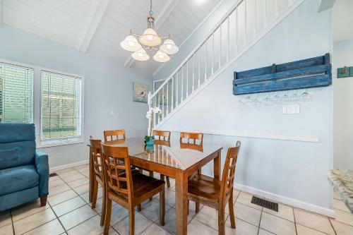 a dining room with a table and chairs at Paradise Duplex A in Gulf Shores