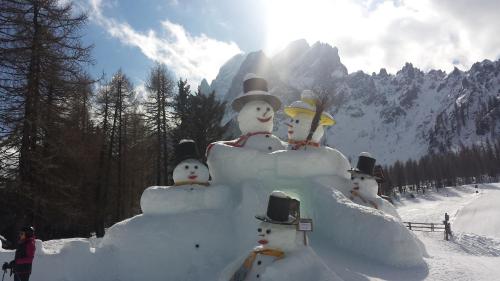 a group of snowmen made out of snow at Casa Monteggia in Dobbiaco