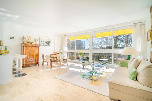 Photo de la galerie de l'établissement Lovely apartment with view, à Paris