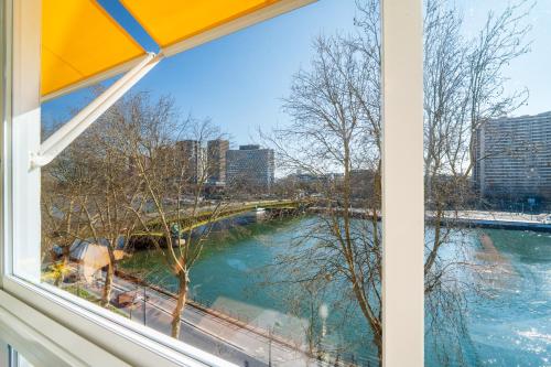 Photo de la galerie de l'établissement Lovely apartment with view, à Paris