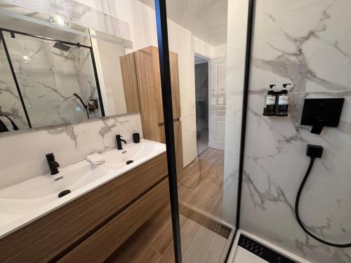 Ένα μπάνιο στο Grande maison centre ville - 5CH - 14 Pers