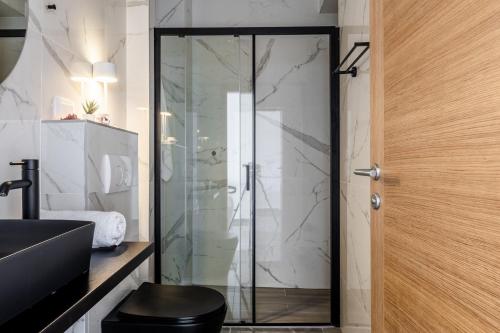 Ένα μπάνιο στο Apartments Strand