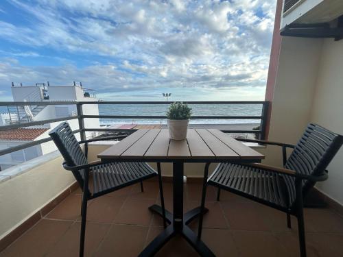 Balkón alebo terasa v ubytovaní Maravilloso apartamento en primera linea de playa con vistas al mar en Caleta de Vélez 2 C