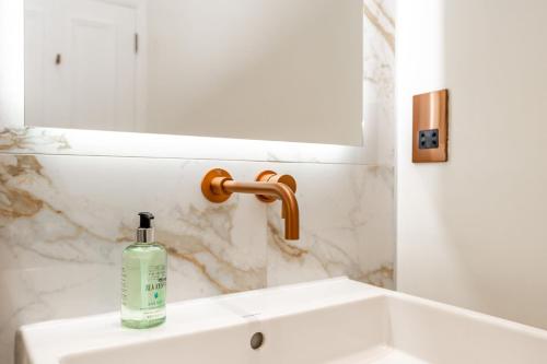 Dragon Suites Luxury Apartments at 9 Albyn Place photo 55