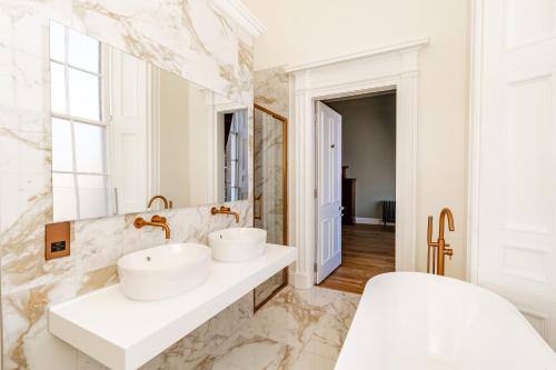 Dragon Suites Luxury Apartments at 9 Albyn Place photo 62