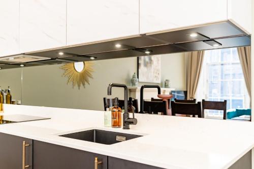 Dragon Suites Luxury Apartments at 9 Albyn Place photo 60