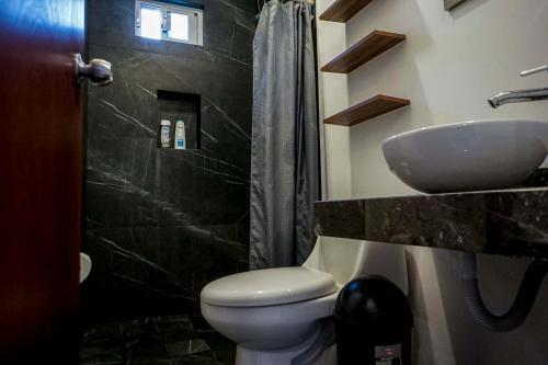 Ένα μπάνιο στο Lofts Arsénico