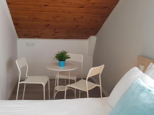 Postel nebo postele na pokoji v ubytování Airport Stay