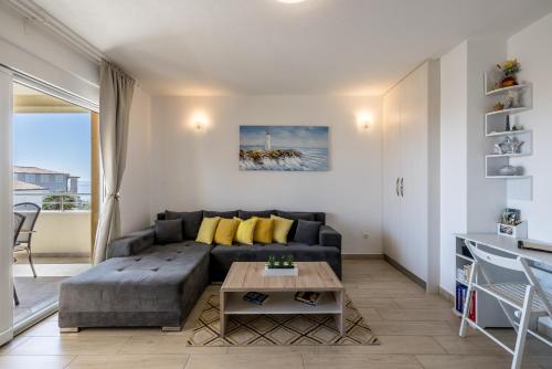 Apart sa Terasom 250m od Plaže,Parking,Wi Fi,Roštilj