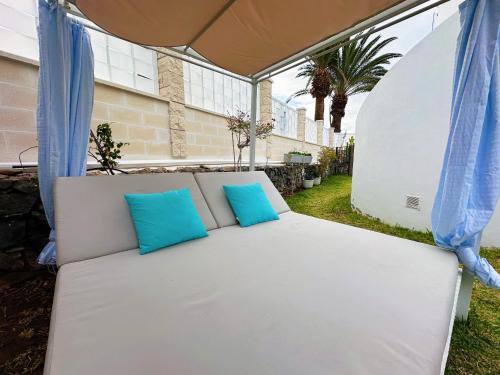 Ένα ή περισσότερα κρεβάτια σε δωμάτιο στο 2 bedrooms bungalow with amazing view and private jacuzzi