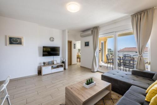 Apart sa Terasom 250m od Plaže,Parking,Wi Fi,Roštilj