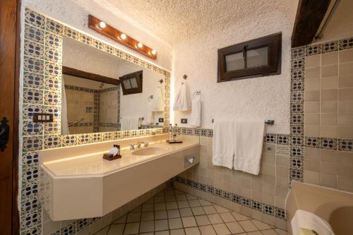 a bathroom with a sink and a mirror at Hotel Museo Spa Casa Santo Domingo in Antigua Guatemala