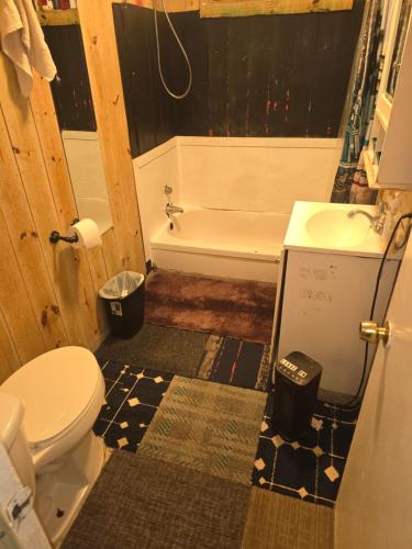 a bathroom with a toilet and a sink and a tub at Grateful Hemphill B in Atlanta