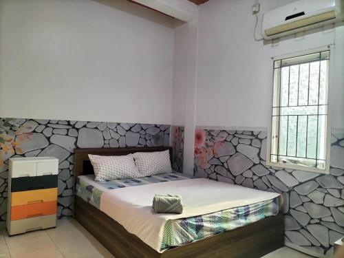 Ένα ή περισσότερα κρεβάτια σε δωμάτιο στο EMWEKA Guest House