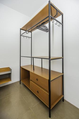 a closet with a shelf and a wooden cabinet at Confortável apartamento, com wi-fi, pet friendly in Votorantim