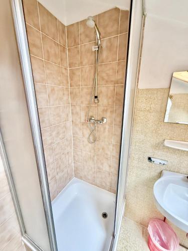 Un baño de Apartmenthotel Karawankenblick