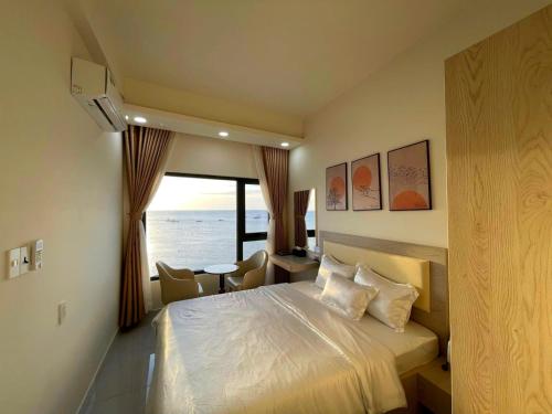Postel nebo postele na pokoji v ubytování Island Sunset Hotel - Đảo Phú Quý