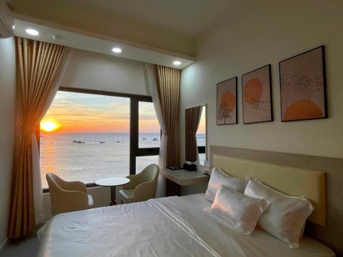 Postel nebo postele na pokoji v ubytování Island Sunset Hotel - Đảo Phú Quý