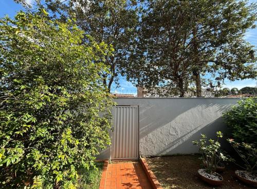 Ein Garten an der Unterkunft Casa Vila Verde RIO VERDE GOIÁS