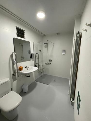 Koupelna v ubytování Albergue Amodiño