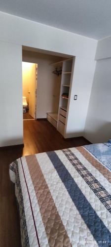 Postel nebo postele na pokoji v ubytování douha mi departamento de 3 habitaciones