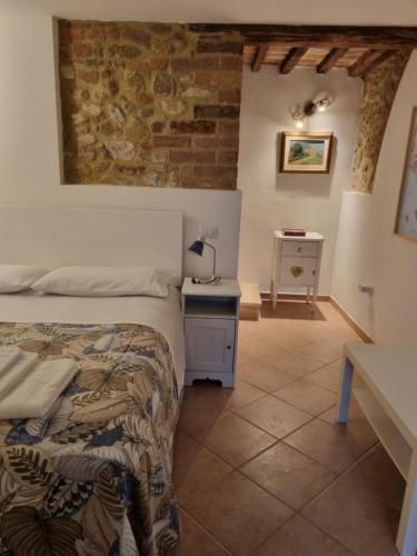 Ένα ή περισσότερα κρεβάτια σε δωμάτιο στο Sotto al Castello di Marsiliana