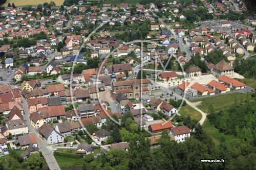 an aerial view of a small town with houses at Spacieux Logement Grandvillars in Grandvillars