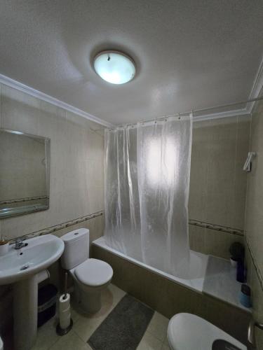Ένα μπάνιο στο Habitacion con baño privado