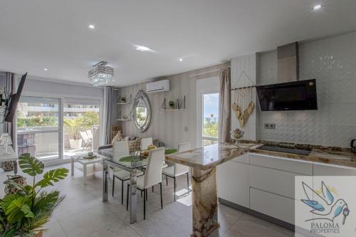Benalbeach beautiful 2 BDR Apt with sea views