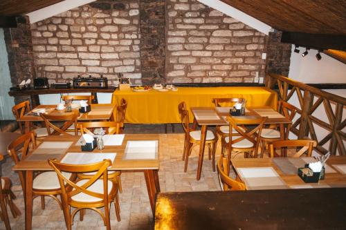 a dining room with wooden tables and chairs at Pousada Céu da Chapadha in Mucugê
