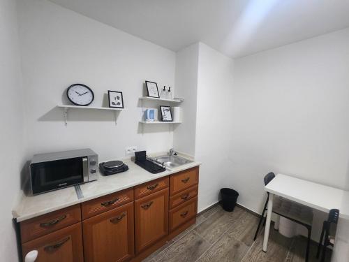 Η κουζίνα ή μικρή κουζίνα στο Minimalist Studio