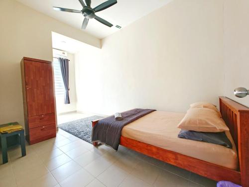 a bedroom with a bed and a ceiling fan at Premium Homestay - Tol Taiping in Kamunting