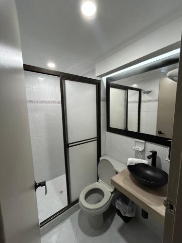 a bathroom with a toilet and a sink at Hermoso apartamento para disfrutar su estadía in Medellín
