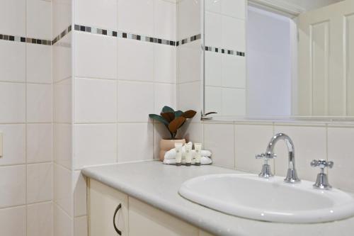 Un baño de Sea Foam Villas