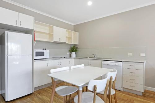 Una cocina o zona de cocina en Sea Foam Villas