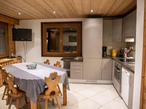 Appartement 3 chambres aux Gets avec balcon exposé sud, proche pistes et centre - FR-1-671-99