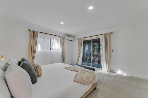 a bedroom with a large white bed and a window at Luxurious 7BR Walk 2 Beach and Bus Stop in Carnelian Bay
