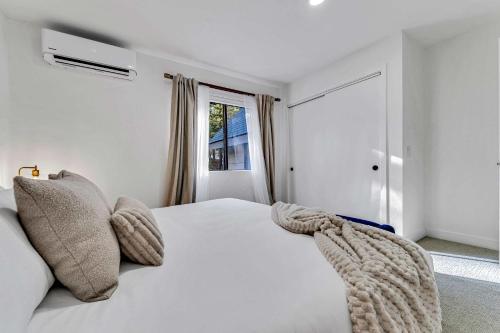 a bedroom with a large white bed with a window at Luxurious 7BR Walk 2 Beach and Bus Stop in Carnelian Bay