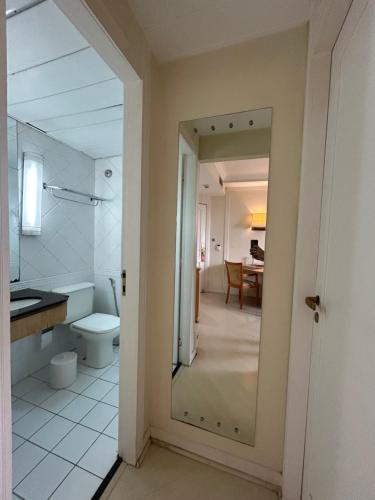 Bilik mandi di Hotel Jardins Univer Pamplona com garagem 2410