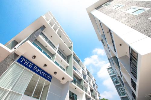a building with a sign that reads herbert hospital at The Bedroom Ladprao 101 Bangkok - SHA in Bangkok