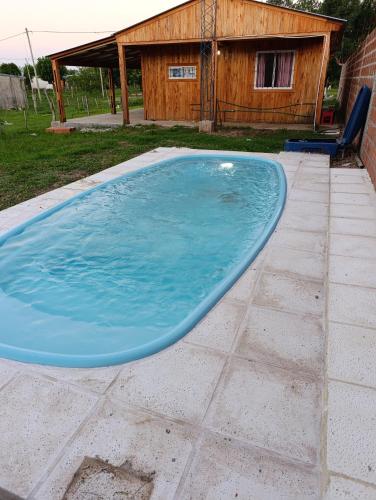 a large swimming pool in a yard with a house at Dulce Morena in Concordia