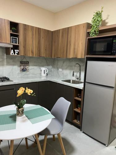 a kitchen with a table and a white refrigerator at 1 Precioso Departamento en Barrio Antiguo in Monterrey