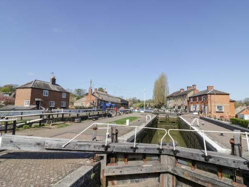 a canal in a town with houses in the background at 3 Canalside Cottages in Towcester