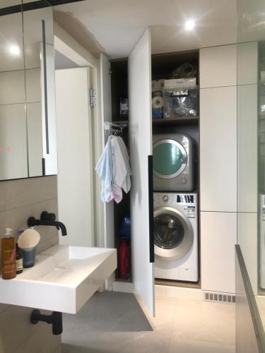 Mynd úr myndasafni af Exquisitely decorated apartment near Taierzhuang Road subway station í Shanghai