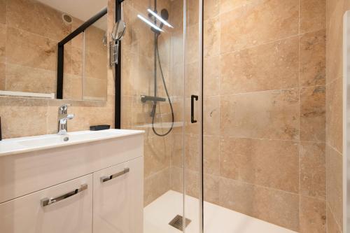 Ένα μπάνιο στο Real Regina garage prive centre ville et plage