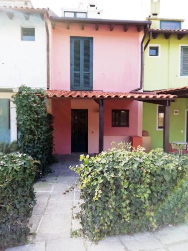 a colorful house with a gate and bushes at Casa 792 in Caleri