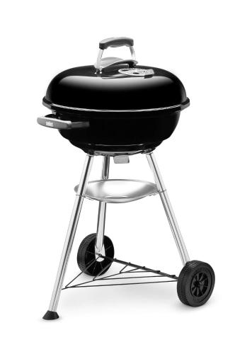 a bbq grill sitting on a stool at Terrazza sul golfo degli angeli in Capitana